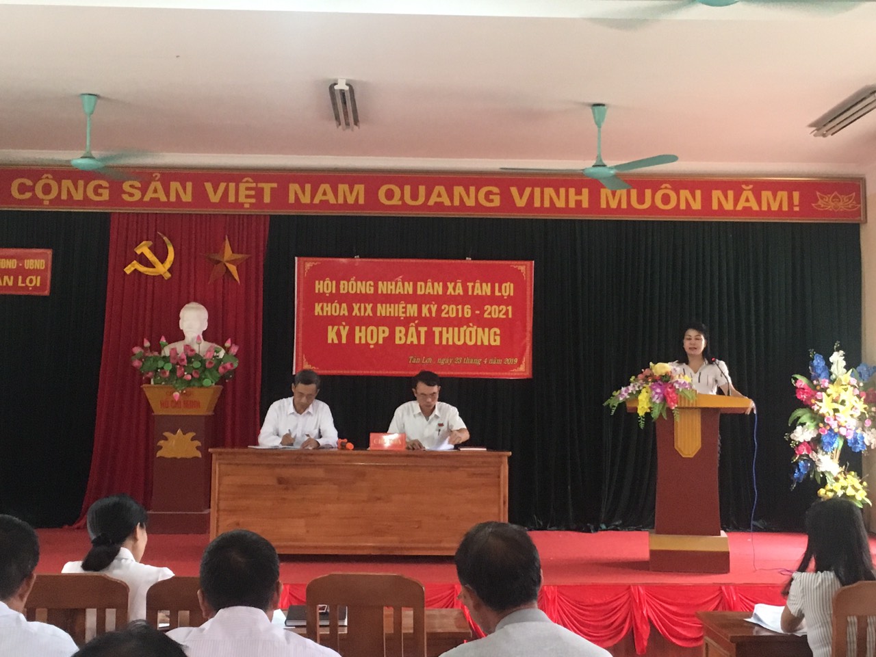 Chủ tịch UBND xã Tân Lợi phát biểu tại kỳ họp