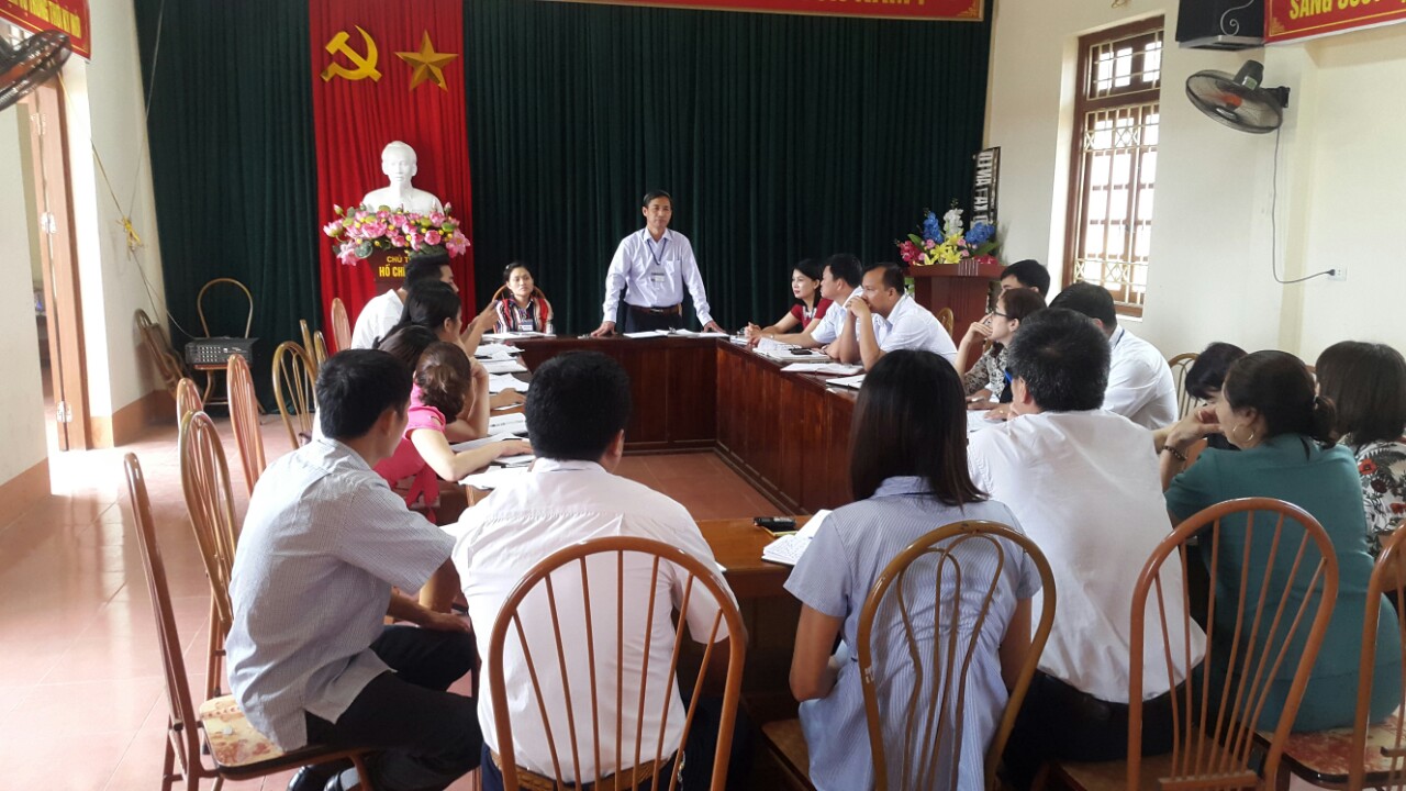 Đồng chí: Bùi Quang Nguyên - PBT Đảng ủy phụ trách Đảng bộ, Chủ tịch UBND xã Tân Lợi phân công nhiệm vụ tại hội nghị