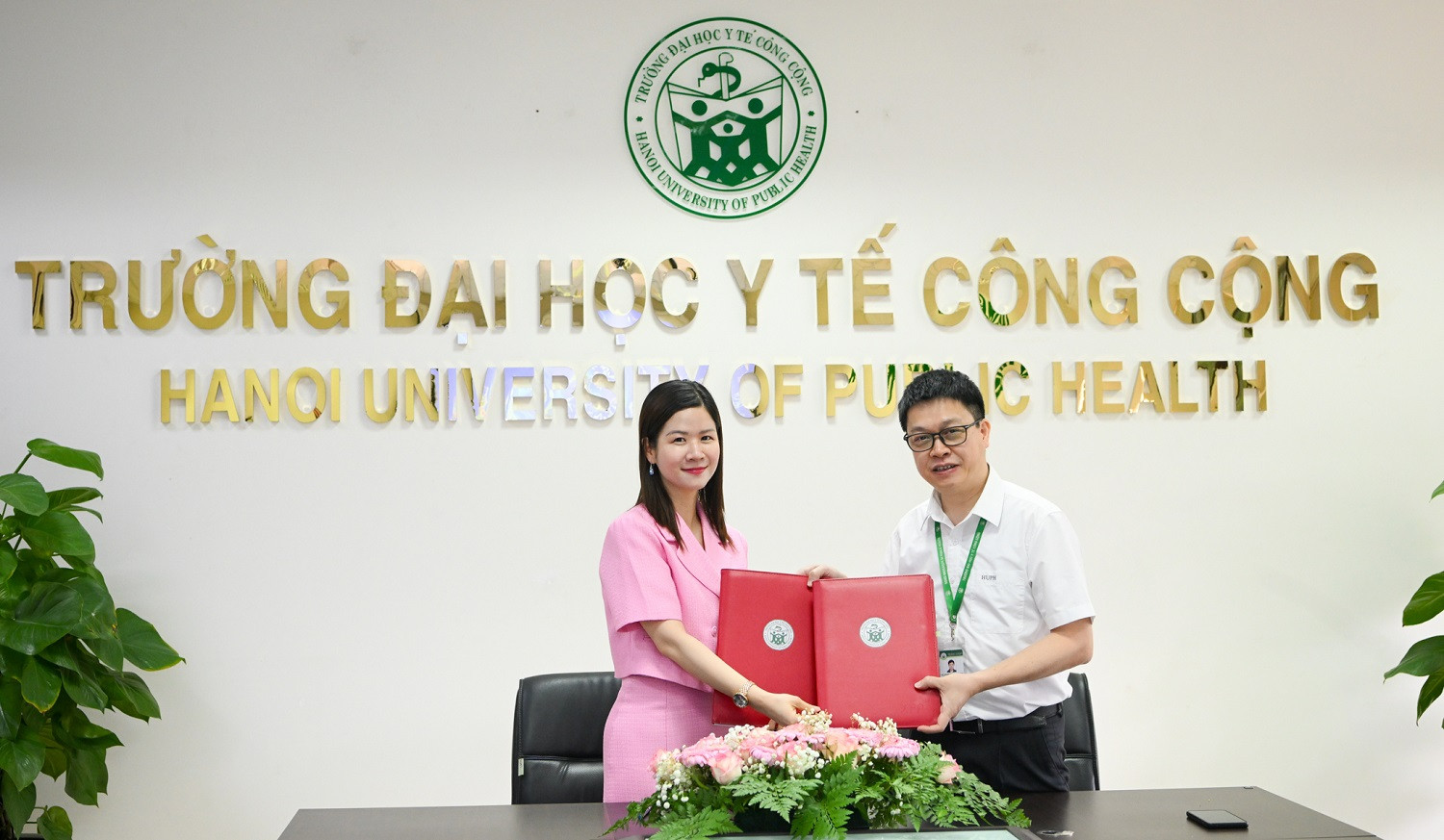 Trường ĐH Y tế Công cộng và VinFuture hợp tác chặn thuốc lá điện tử học đường